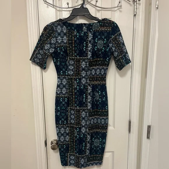 Chic Blue Patterned Midi Dress - Picture 2 of 4